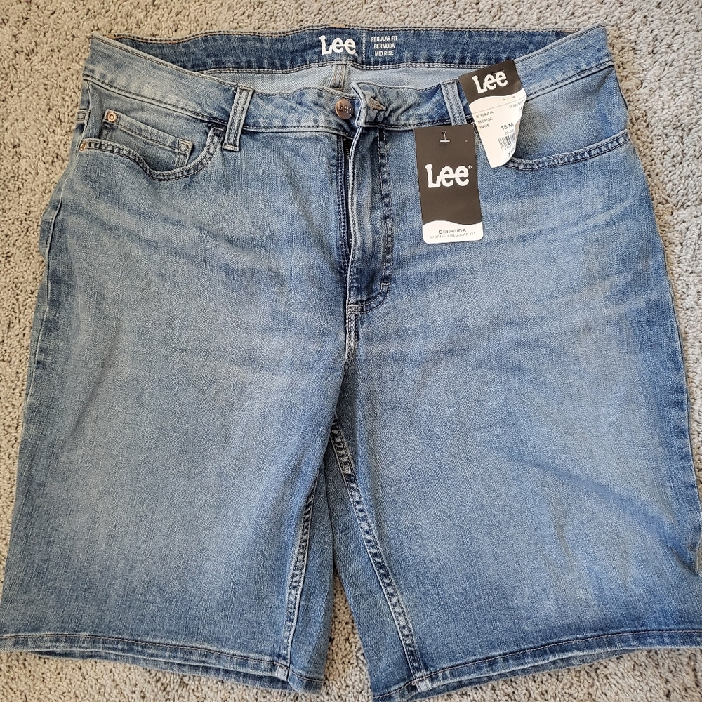 Lee Women's Light Blue Denim Midrise Bermudas Shorts Size 18M NWT